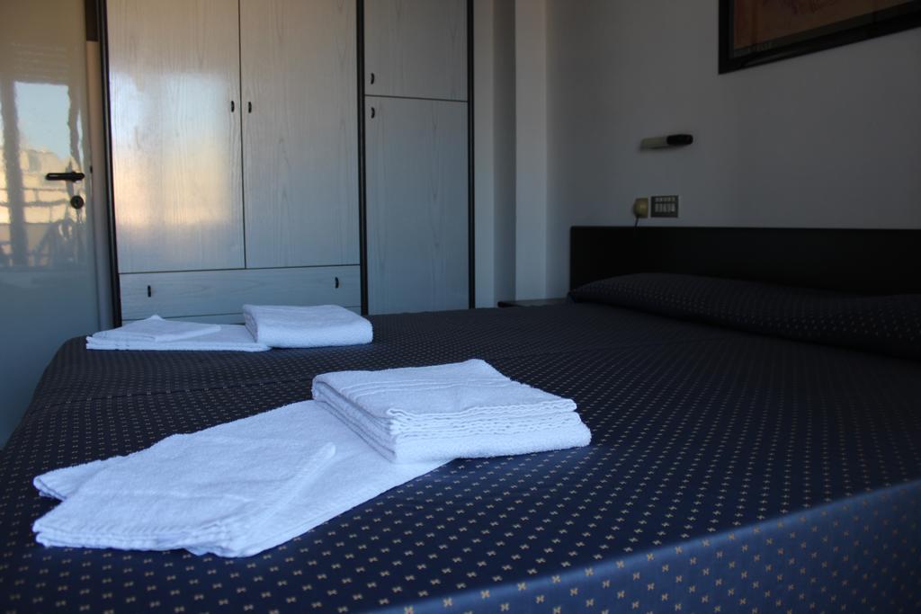 רימיני Hotel Grand Meeting מראה חיצוני תמונה