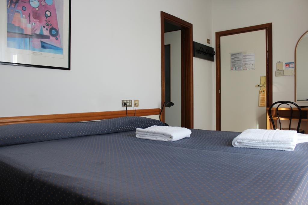 רימיני Hotel Grand Meeting מראה חיצוני תמונה