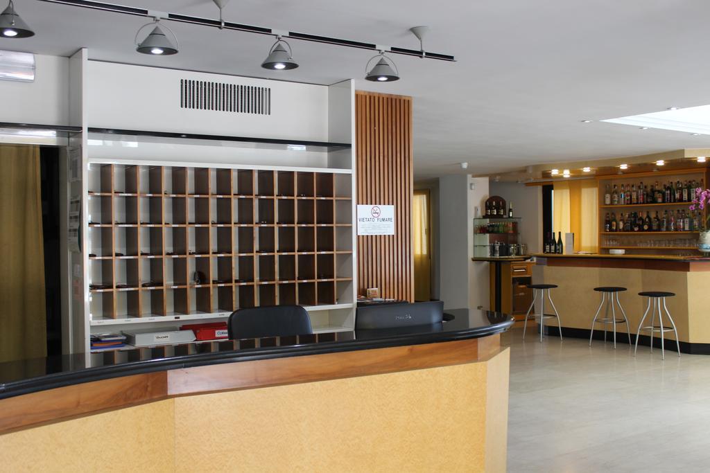 רימיני Hotel Grand Meeting מראה חיצוני תמונה