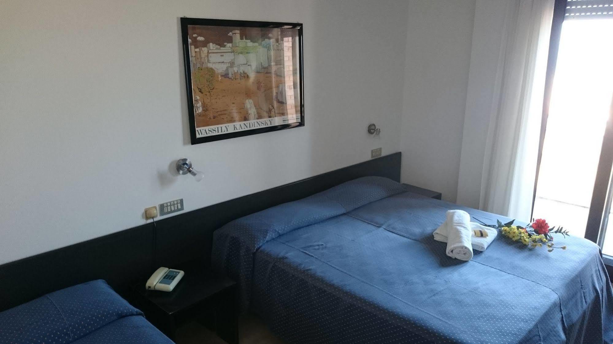 רימיני Hotel Grand Meeting מראה חיצוני תמונה